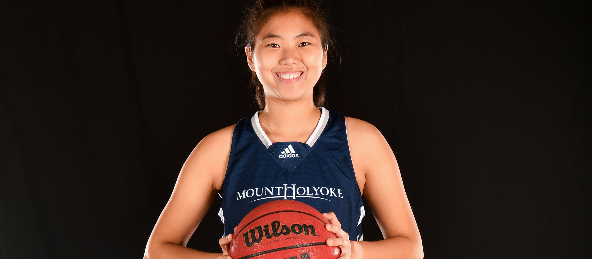 Katie Rha played 23 minutes in her first start for Mount Holyoke since Rha's rookie season, in the Lyons' season opener at Mitchell on Nov. 8, 2023. (RJB Sports file photo)