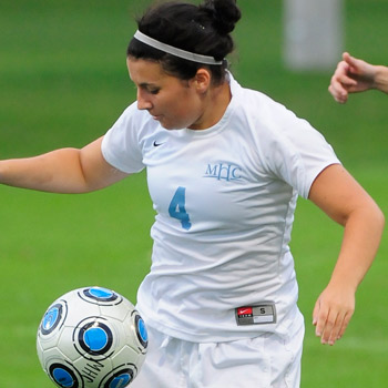 Soccer Falls to #15 Amherst, 3-0