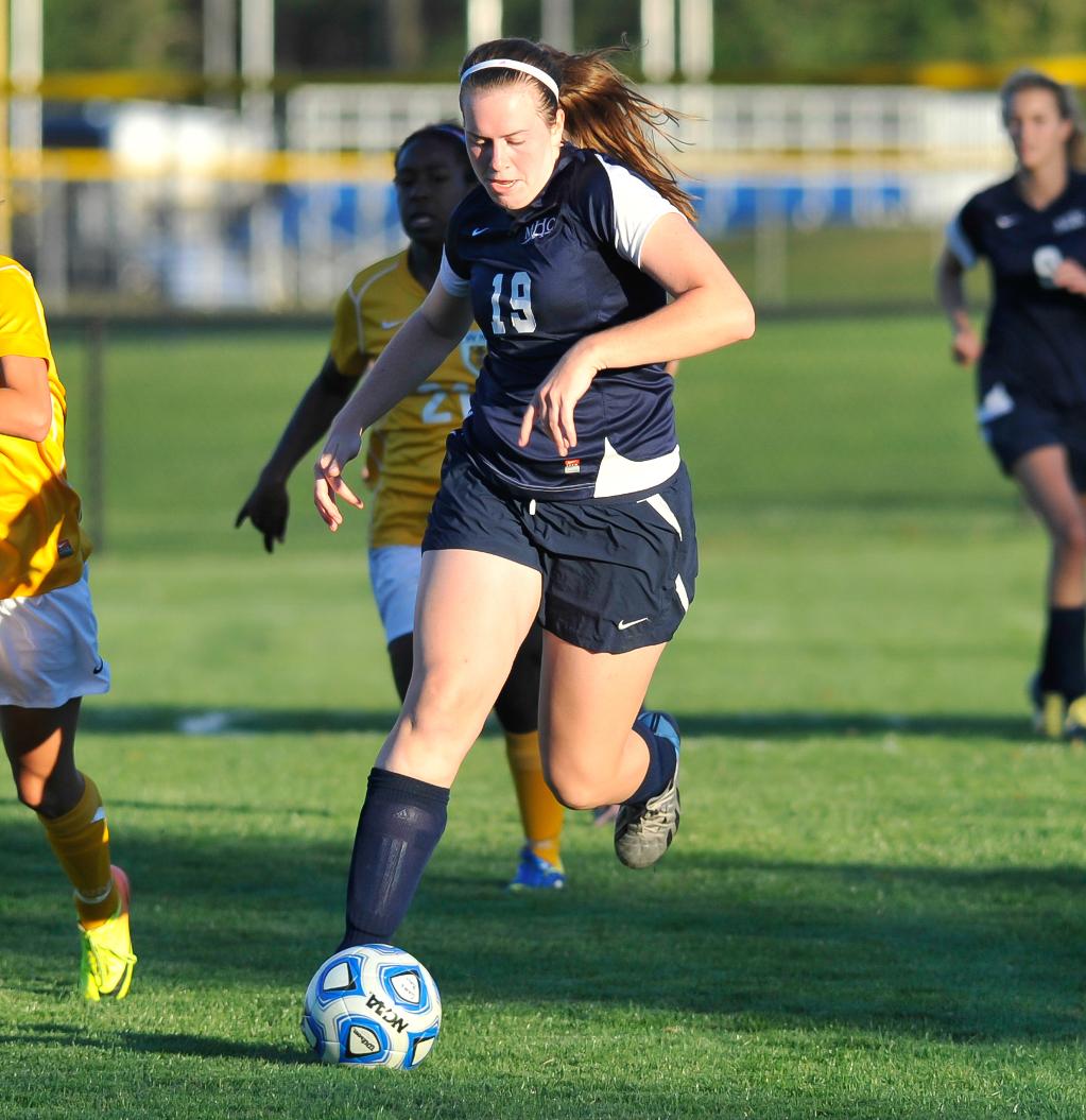 Lyons Tales: A Review & Preview of Mount Holyoke Athletics for Oct. 21st