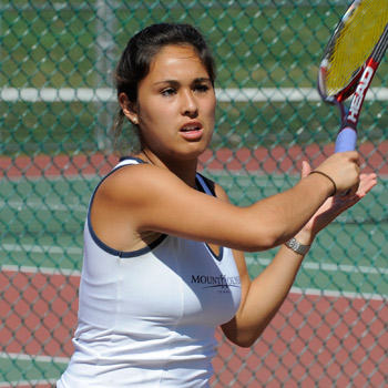 Tennis Falls to Wellesley Despite Strong Performance by Sayarath, 7-2