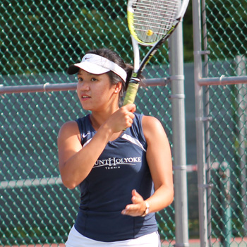 Tennis Splits Opening Day at Seven Sisters Championship
