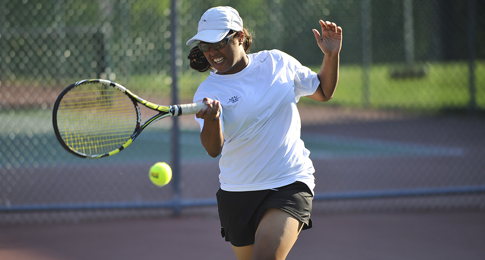 Tennis Shoulders NEWMAC Loss to Wellesley