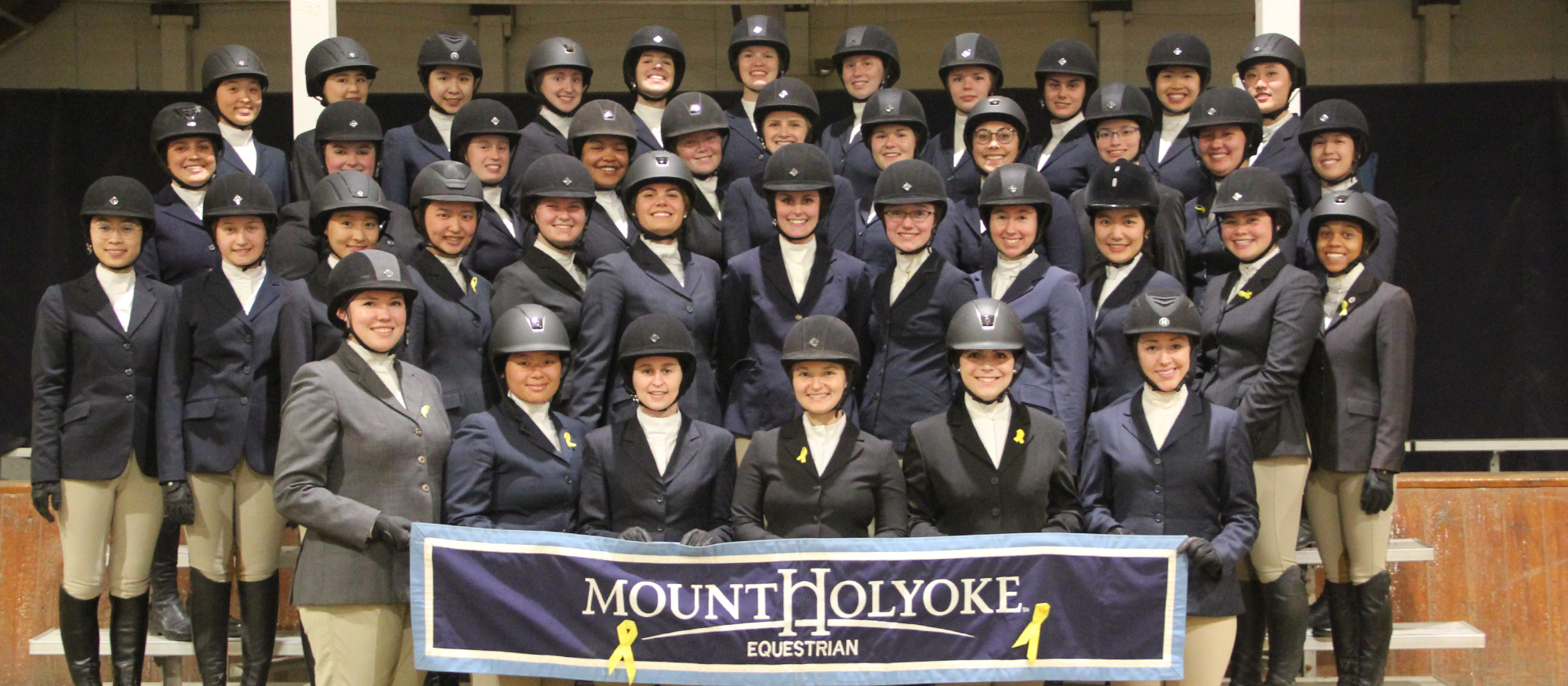 Group photo of the 2019 Spring Equestrian Team.