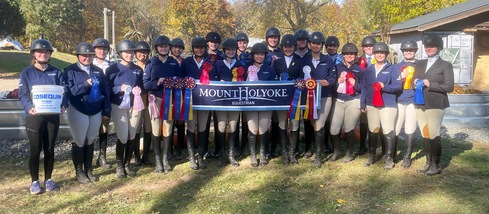 Hunt seat riding takes first place among 10 teams at UMass-Smith Show