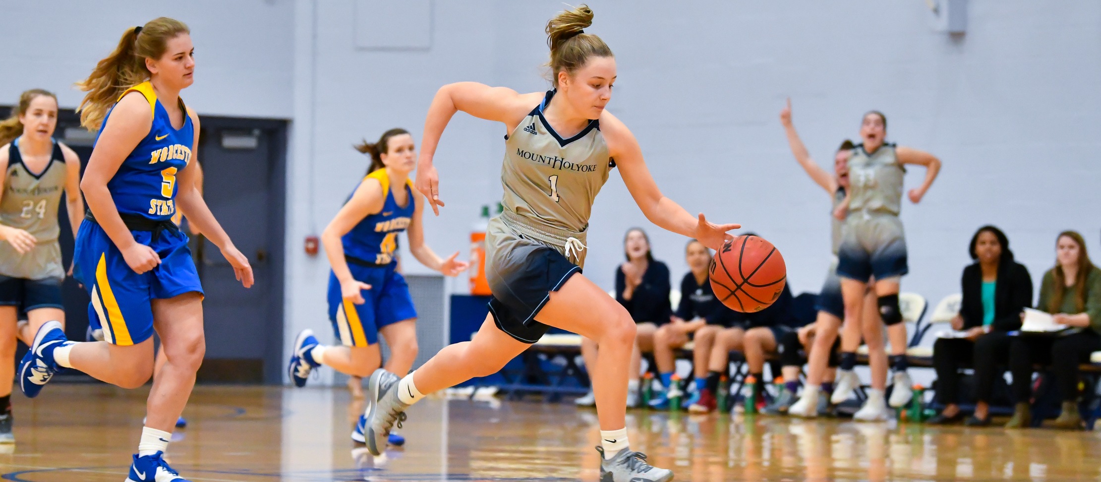 Basketball Falls to MIT in NEWMAC Play