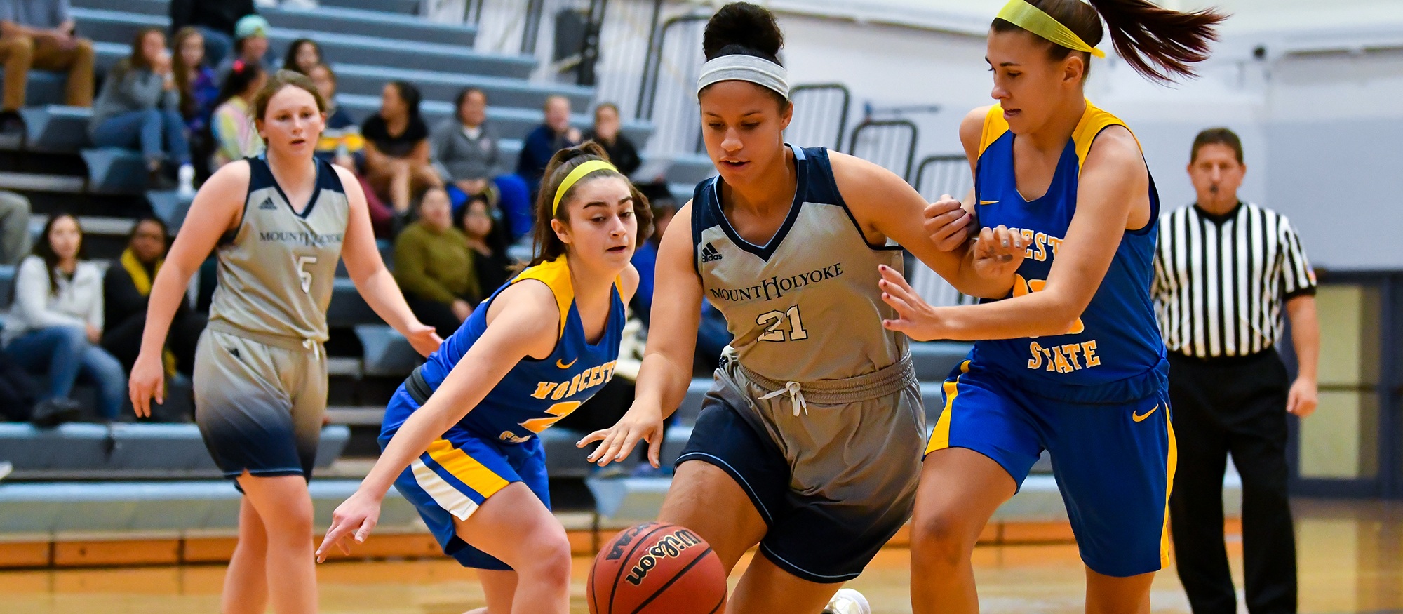 Basketball Drops Conference Opener to Wheaton