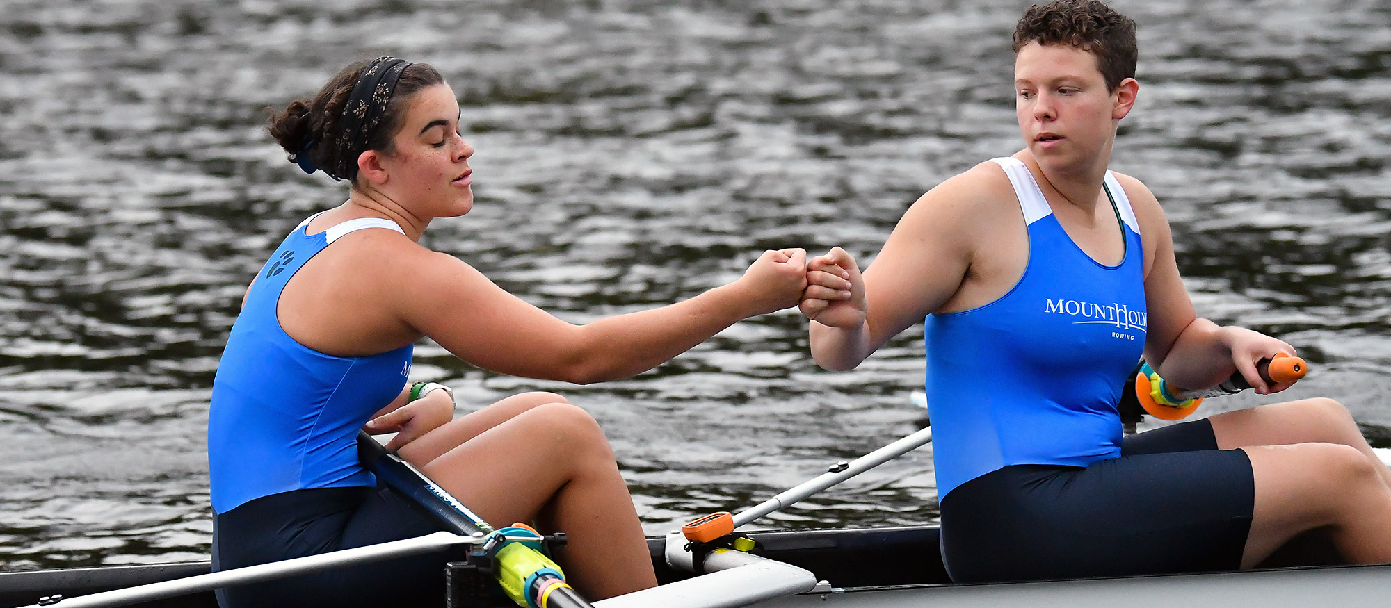 Liv Romanowsky (left) and Jocelyn Greer (right) helped their Mount Holyoke boat to finish first in their season-opening race at the Head of the Hudson on Sept. 18, 2022. (RJB Sports file photo)