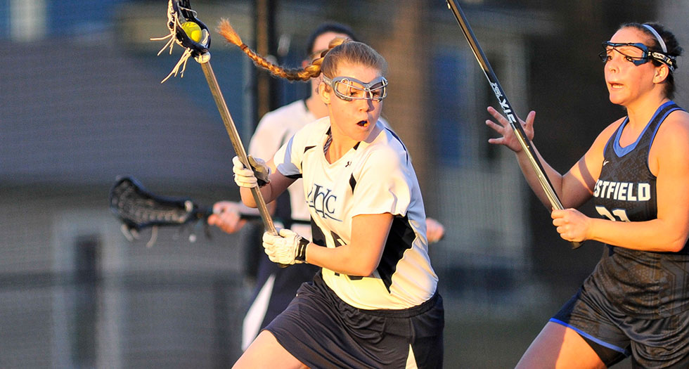 Lacrosse Holds Off UNE for Thrilling 16-15 Victory