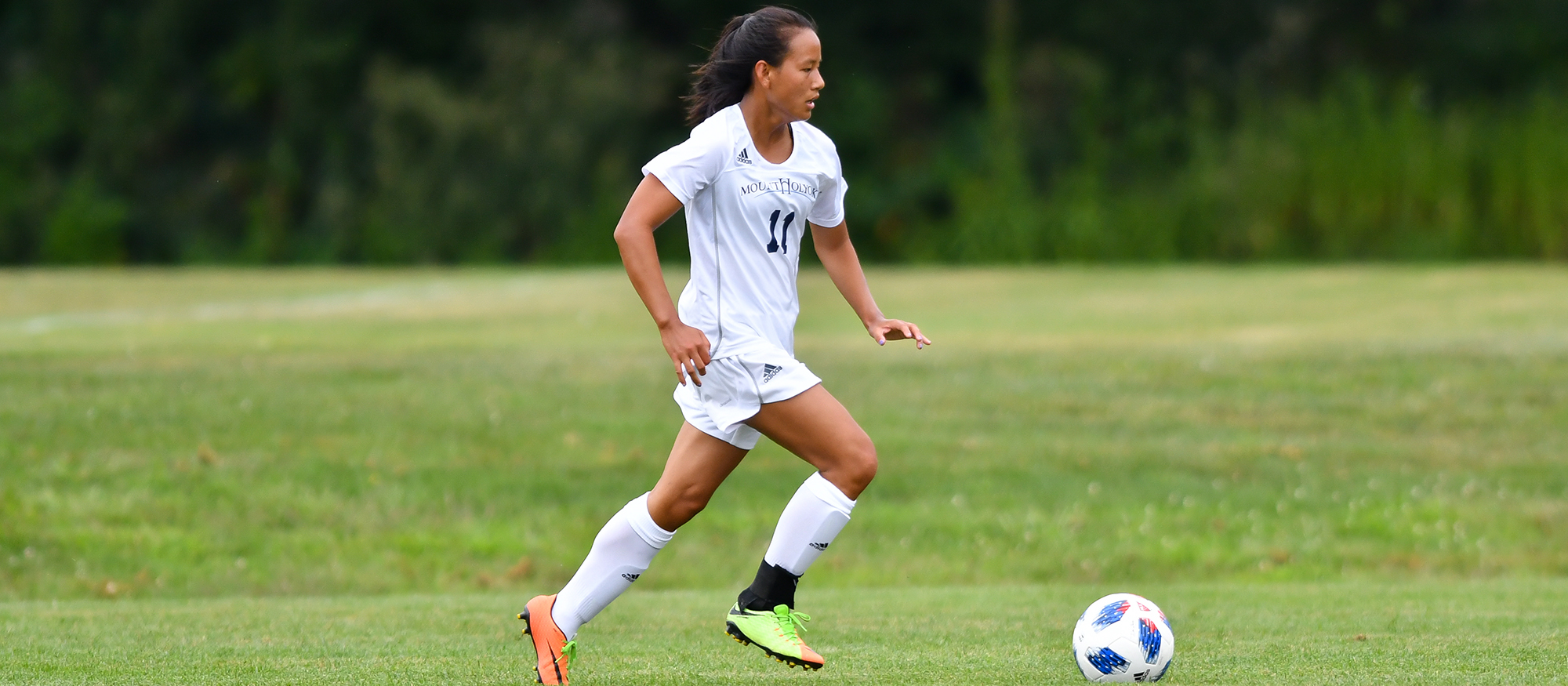 Soccer Falls to Nationally-Ranked Amherst in Non-Conference Play