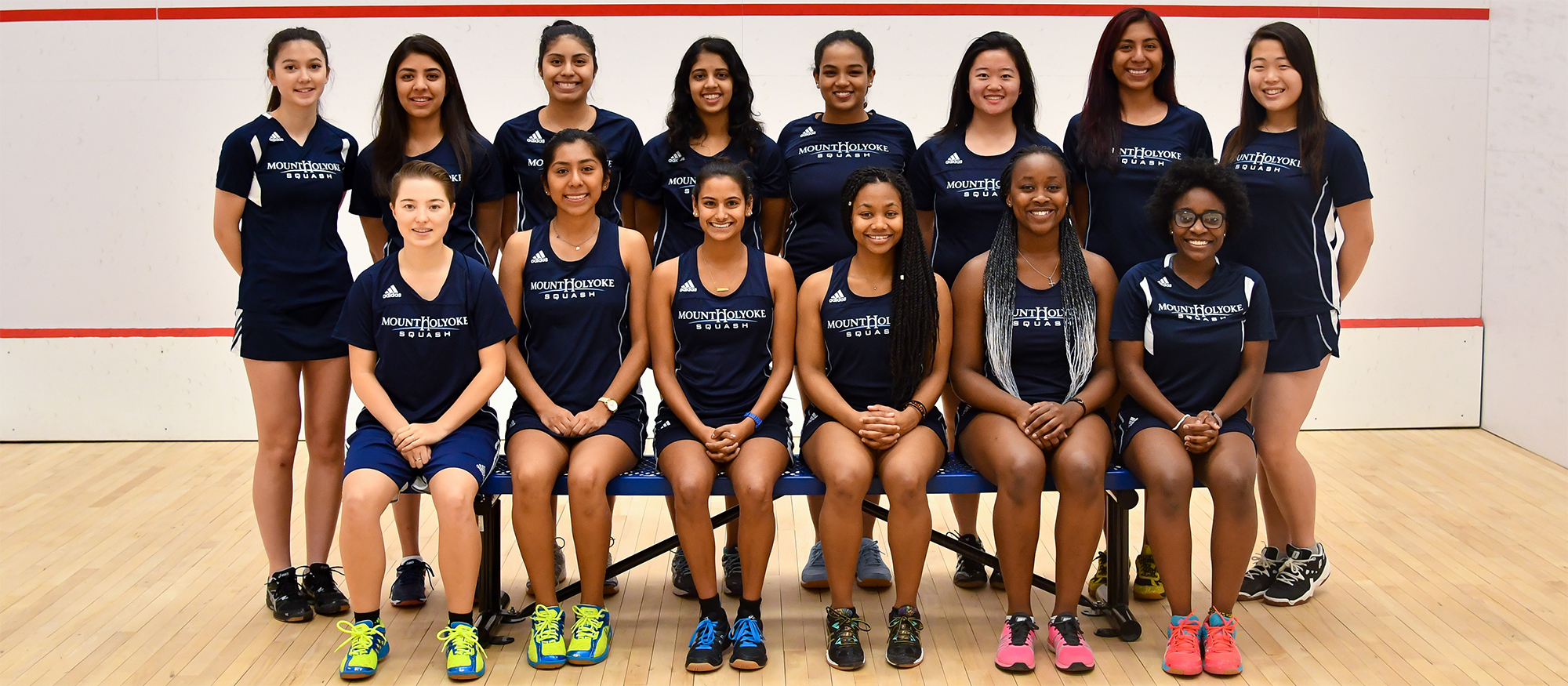 Team photo of the 2017-18 Lyons squash team.