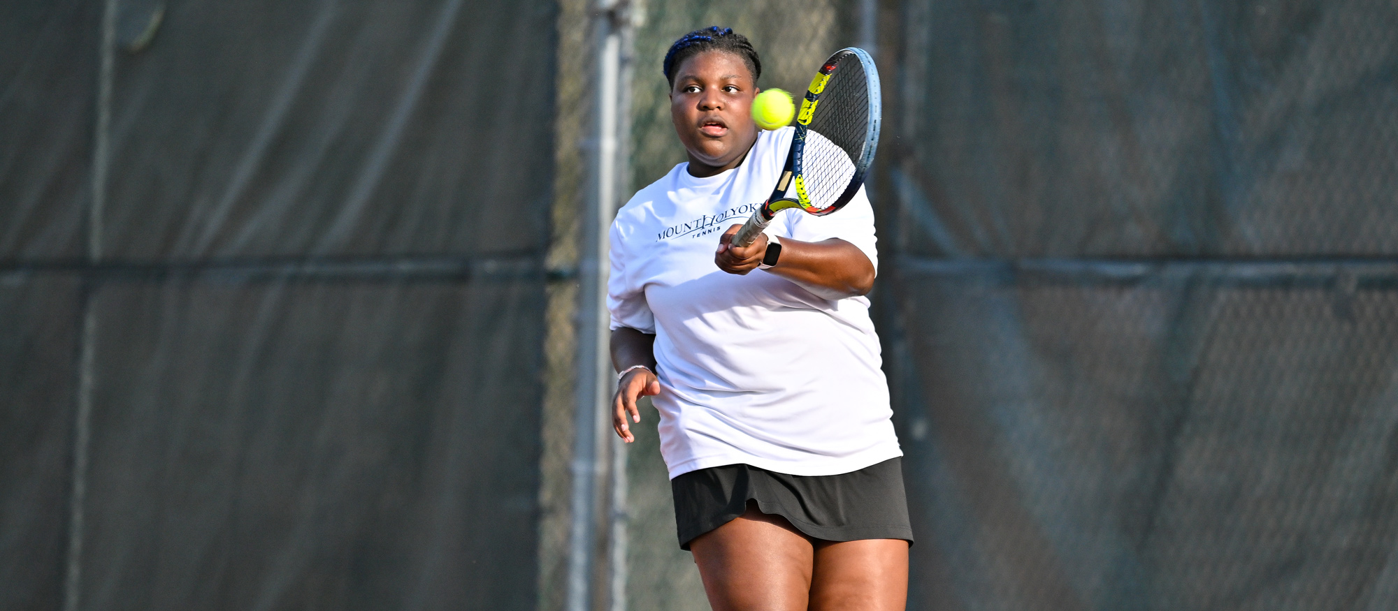 Kennedy Bagley-Fortner and five teammates all went 2-0 with wins at doubles and singles in Mount Holyoke's 9-0 victory at Clark University on April 11, 2023. (RJB Sports file photo)