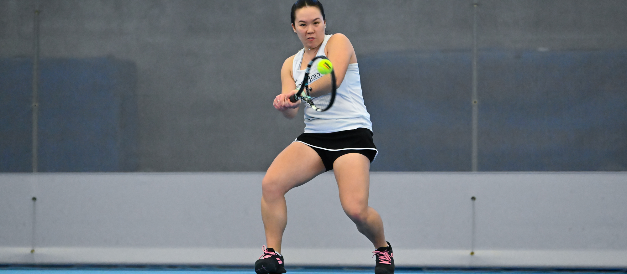 Annika Chai played Katya Shepherd of MIT to a 6-2, 6-1 decision at No. 1 singles in Mount Holyoke's loss to the 11th-ranked Engineers on April 23, 2024. (RJB Sports file photo)