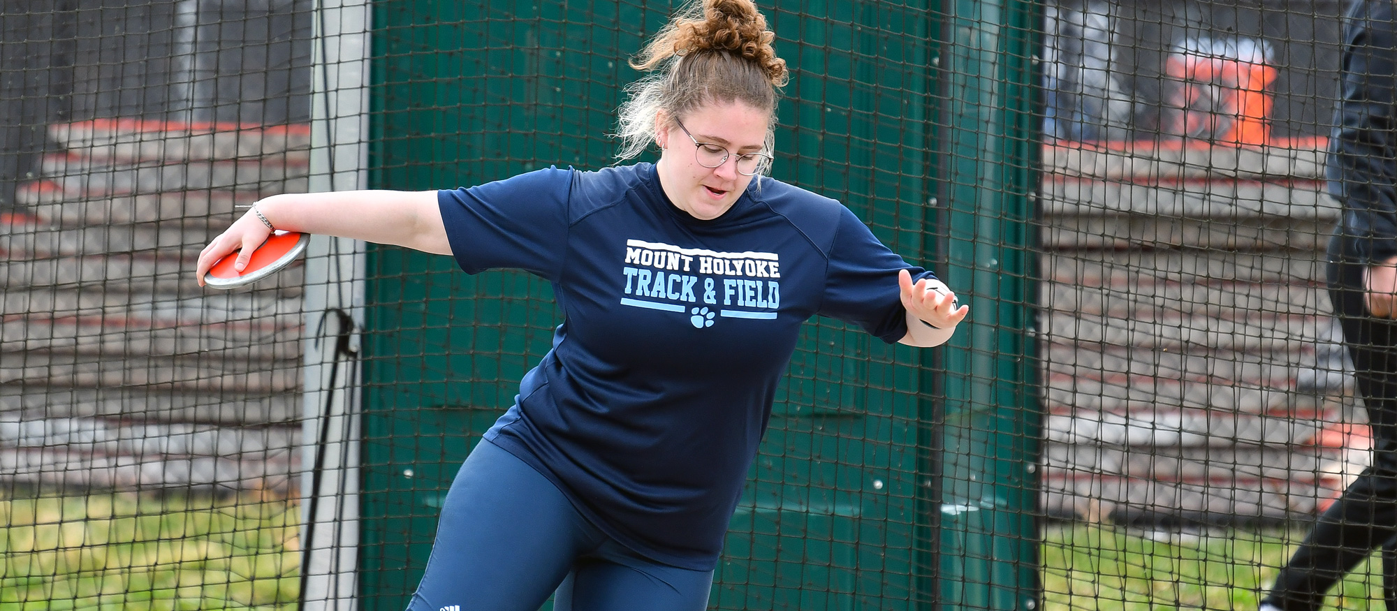 Abby Elliott placed 19th in the discus throw at the Tufts Snowflake Classic on April 1, 2023. (RJB Sports file photo)