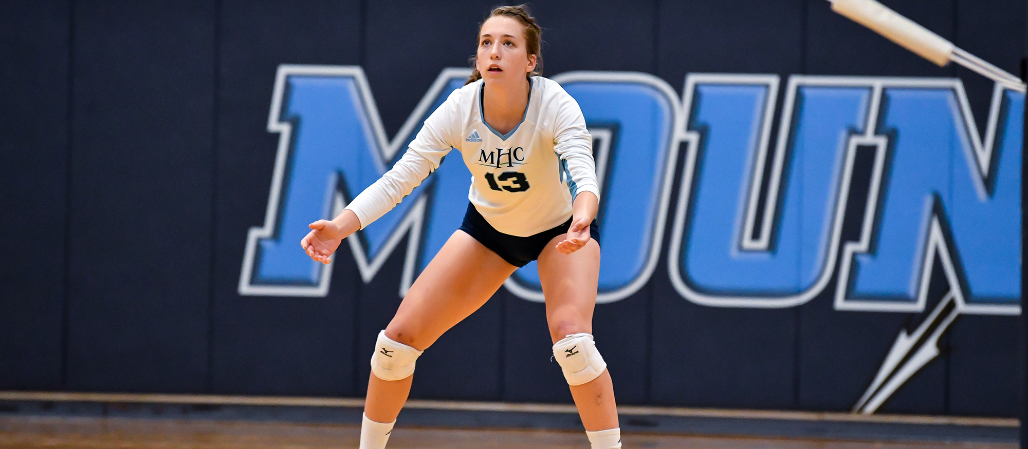 Elms Sweeps Volleyball in Non-Conference Play