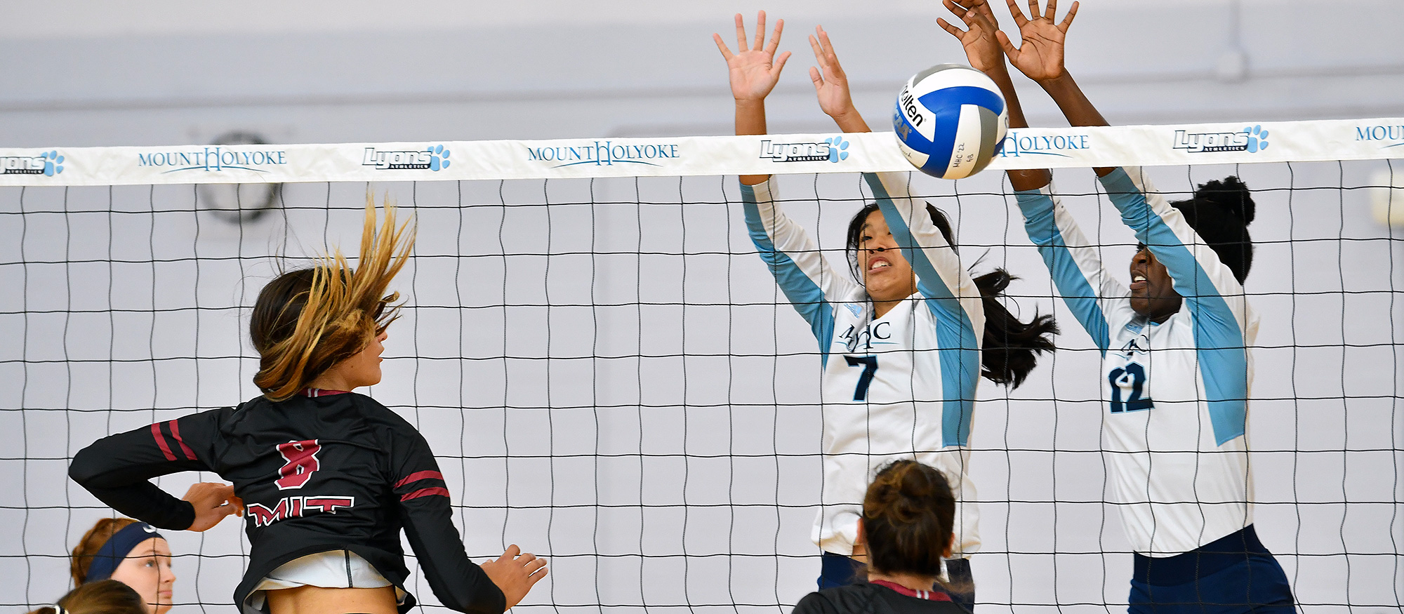 Elle Rimando and Marion Abeja had six and four blocks, respectively, in Mount Holyoke's 3-2 win over Wellesley on Oct. 1, 2022. (RJB Sports file photo)
